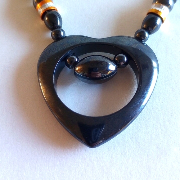VINTAGE HEMATITE HEART SHAPE PENDANT NECKLACE 18" LONG - Picture 4 of 7